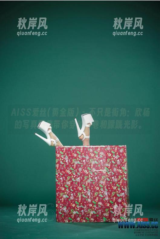 AISS爱丝(黄金版) - 不只是街角：欣杨的写真图集带你穿越小巷和朦胧光影。