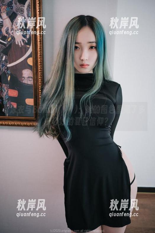 泳衣与Bambi(밤비)：她的图包里藏了多少奇妙的夏日信仰？