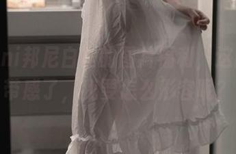 Bangni邦尼白裙的图片福利，这画面太带感了，我要怎么形容呢？