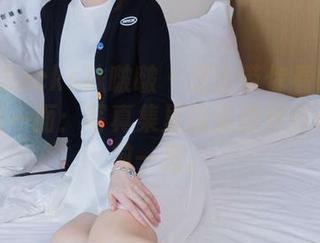 BoBoSocks袜啵啵 - 芝士带你看银行制服的另一面：写真集里的资源照样让人眼前一亮。