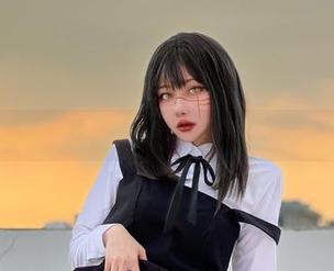 不说了，Choi Ji Yun的全套金克丝写真就这样一个字：wow！