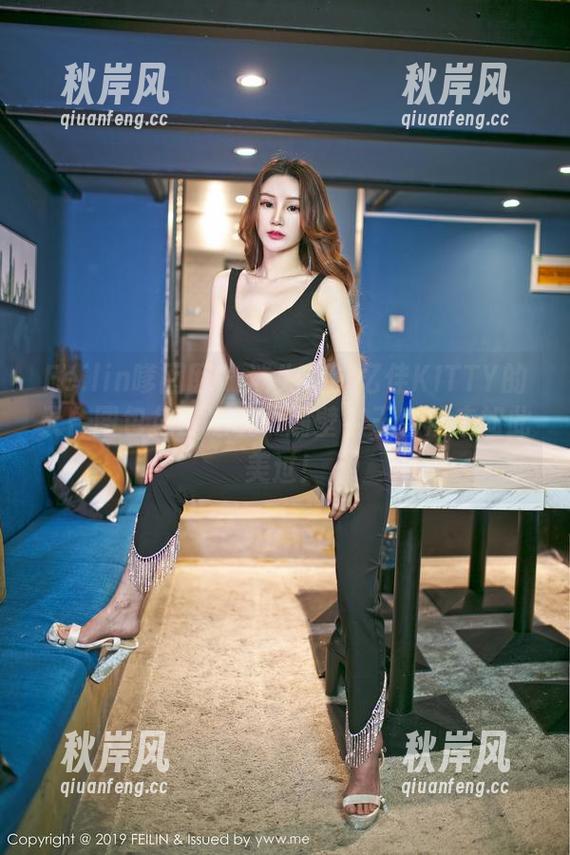 Feilin嗲囡囡 - 迷失在施忆佳KITTY的天台图包免费之境，隔壁老王也从未如此美过！