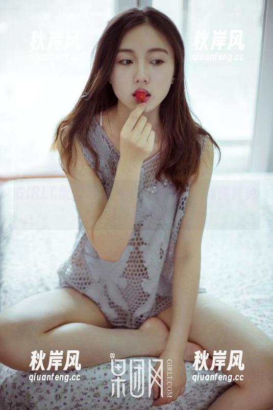GIRLT果团网 - 从黑板到墙角：看酸酱兔的教室套图