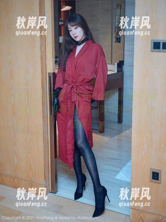 HuaYang花漾 - 葛征Model泳装的网盘“发现”，这哪是泳池，简直是一个小宇宙啊！