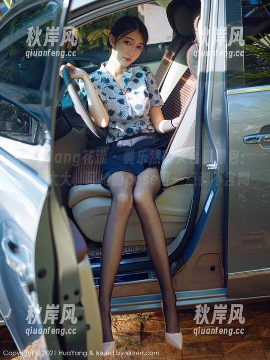 HuaYang花漾 - 黄乐然的天台资源包：风不太大，可她的pose可一点都不含糊！