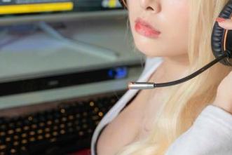 私拍狂欢：Hyoyeon(김효연)和她的几件泳装，泳池太小，心都要飞起来了。