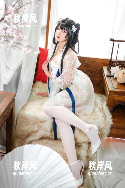 Natsuko夏夏子 看,Natsuko夏夏子的写真集,女孩们都在努力致敬90年代呢!