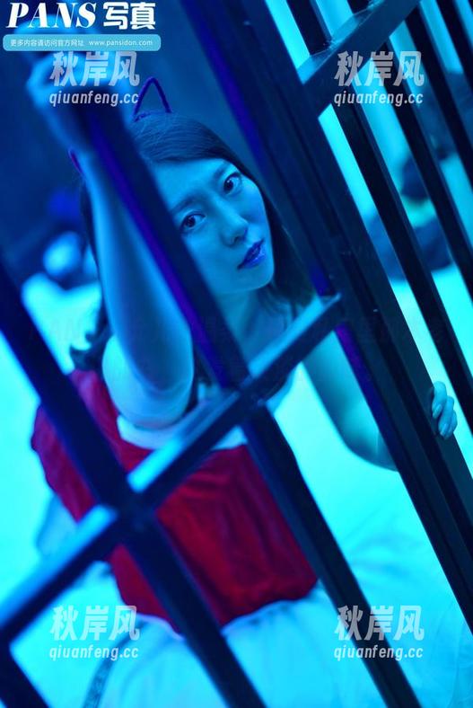 PANS - 允儿的温柔，如同私房里那本老旧的书，散发着淡淡的韵味。