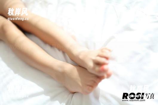 ROSI写真 - 恋恋+黑色=图片合集，感觉不带一点色彩是偷懒吧？