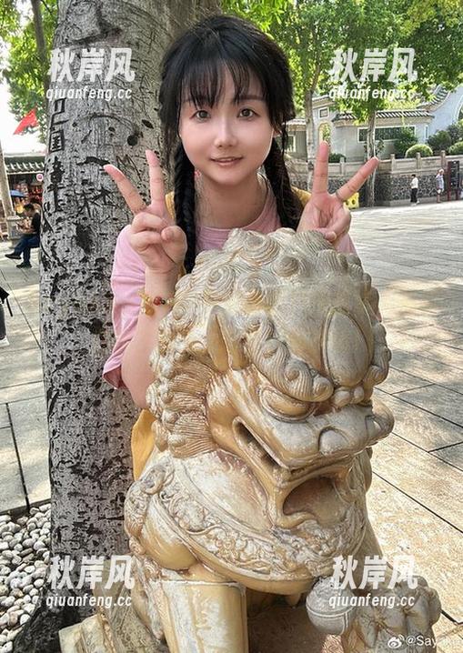 Sayako＿今年4岁优雅的户外散步，福利在哪？别急，慢慢找原图哦！