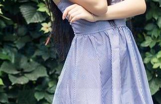 TouTiao头条女神 - 稍微认真一点,李丽莎这个裸足写真得给个好评,属于那种小清新。
