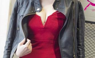 UGirls尤果网 - 王语纯的户外图包:被风吹的头发和那一脸无辜,哈哈没事儿!