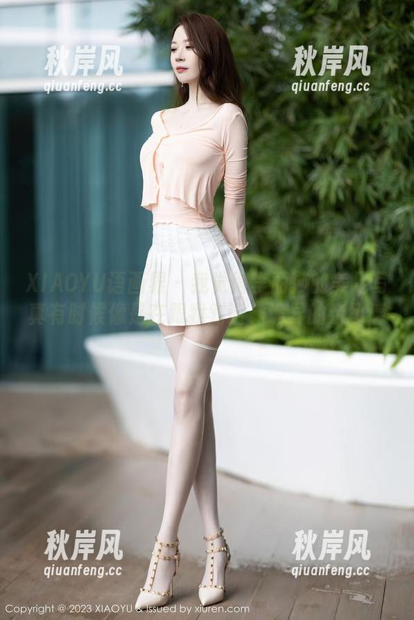 XIAOYU语画界 - 我觉得李丽莎的美足写真有时候像是在跟我对话，诡异的亲切感。