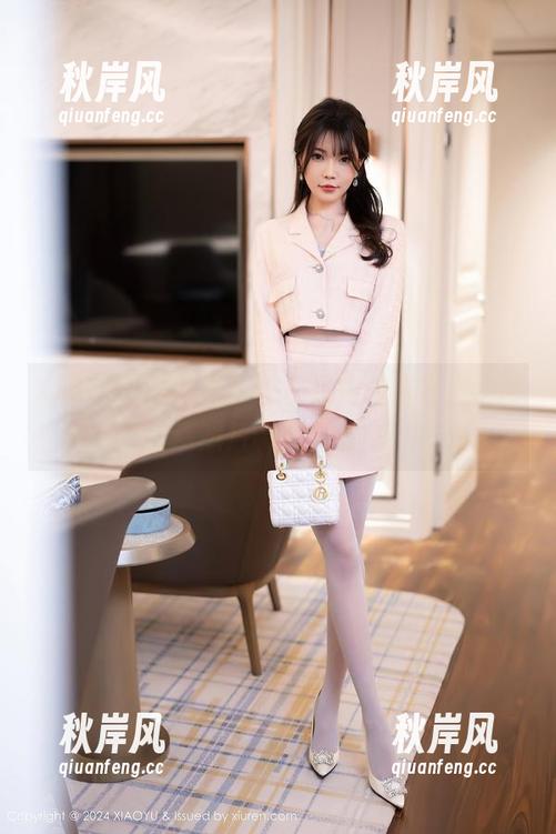 XIAOYU语画界 - 在林星阑的浴室里，高清照片调皮又俏皮