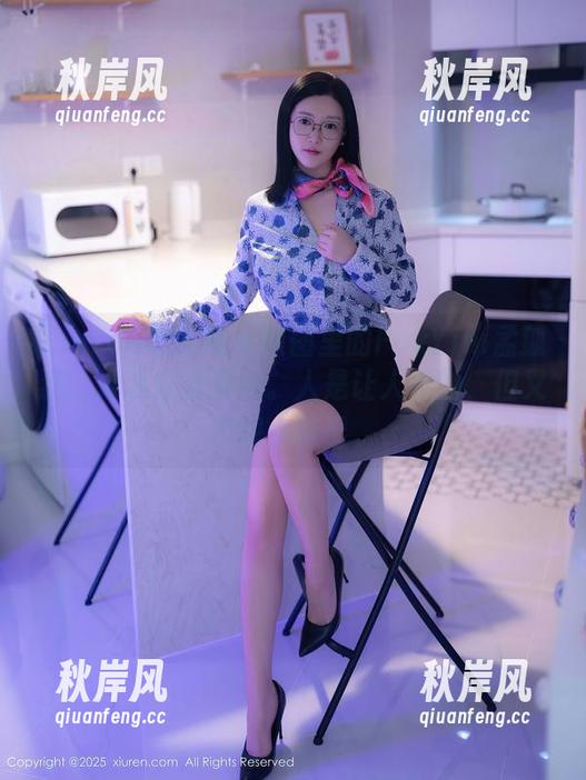 Xiuren秀人网 - 原图里的FoxYini孟狐狸，泳装穿得真妙。人是让人看的，但又不想太明显。