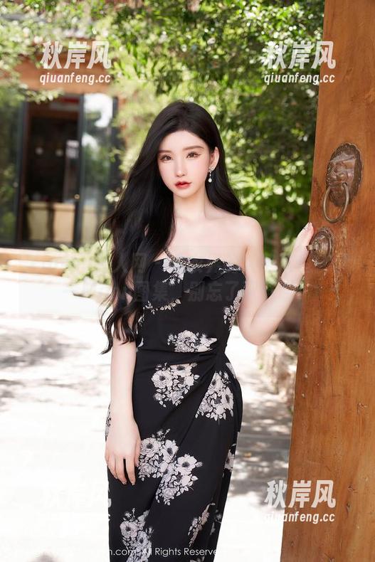 Xiuren秀人网 - 毛衣界的大势所趋！伊一Moon图集，别忘了下载哦！
