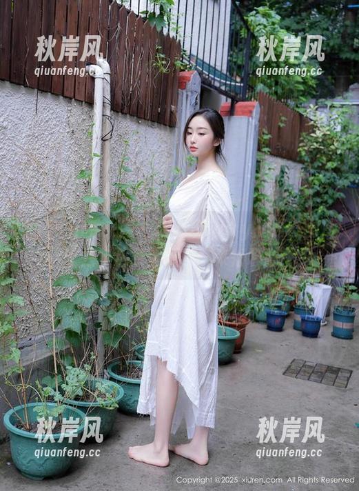 Xiuren秀人网 - 周慕汐fairy的夏日图片：比去年那条比基尼都来得吸睛不少