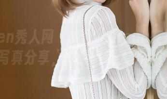 Xiuren秀人网 - 安然maleah在教室的写真分享，别提多让人挠心！