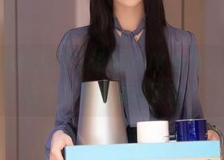 Xiuren秀人网 - 说好的JK合集，水水姐这次在裙摆里藏了啥？
