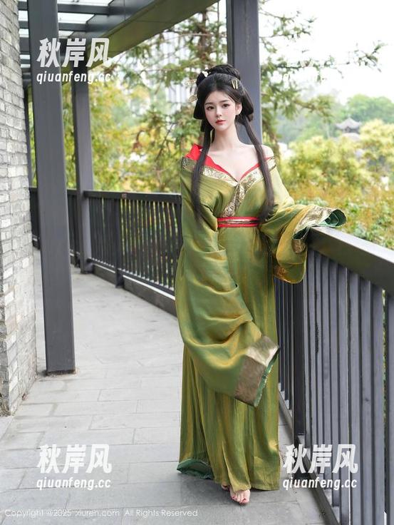 Xiuren秀人网 - 肉晴MINI的私拍：白色迷雾里的猫咪舞步