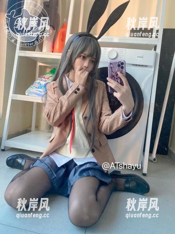 想看at鲨鱼的全套睡衣？好吧，纯欲是给你的，但别急着进入梦乡！