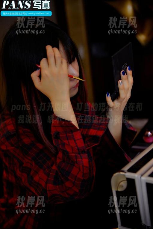 pans - 打开原图，叮当的短裙好像在和我说话，哦不，是在挑逗我的视线。