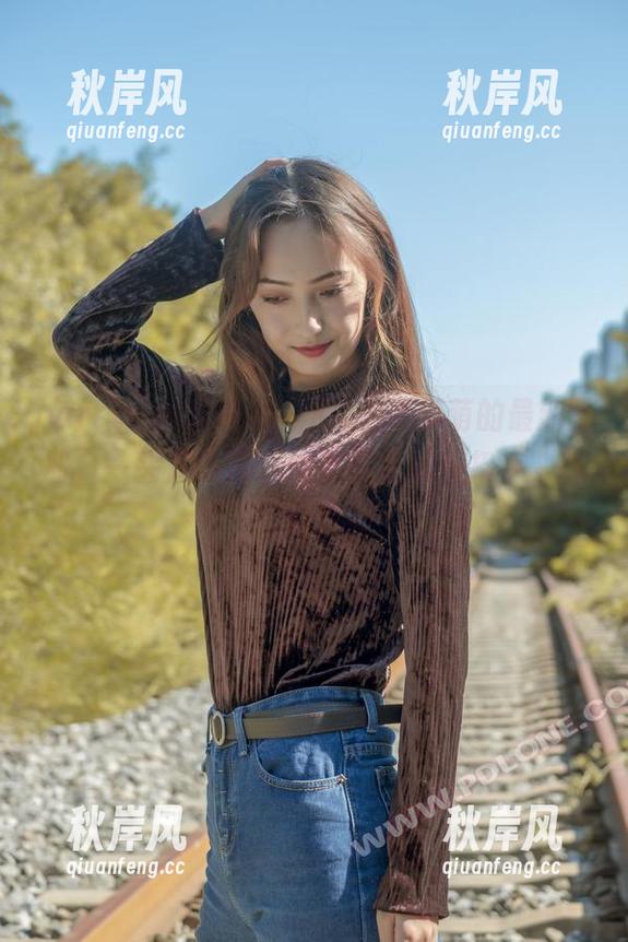 partycat轰趴猫 - K8傲娇萌萌的最新图册，一头双马尾，似乎是在跟我招手，哈哈！