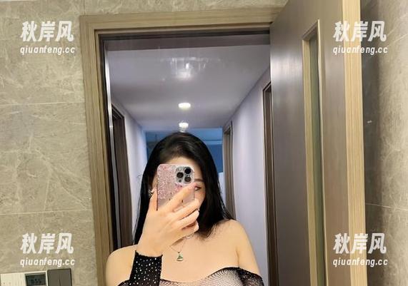不爱笑的赛琳 微密圈 - 不爱笑的赛琳的白裙裙摆摇曳,我眼神里已经泛起了40种想要下载的冲动。
