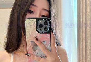 微密圈 - 看不爱笑的赛琳的最新照片，我的眼睛都在开会讨论性感的定义。