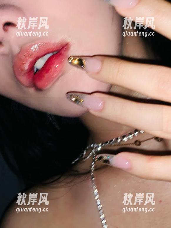 微密圈 - 来吧，不爱笑的赛琳的《嘉宾帖》，你的资源开胃菜！