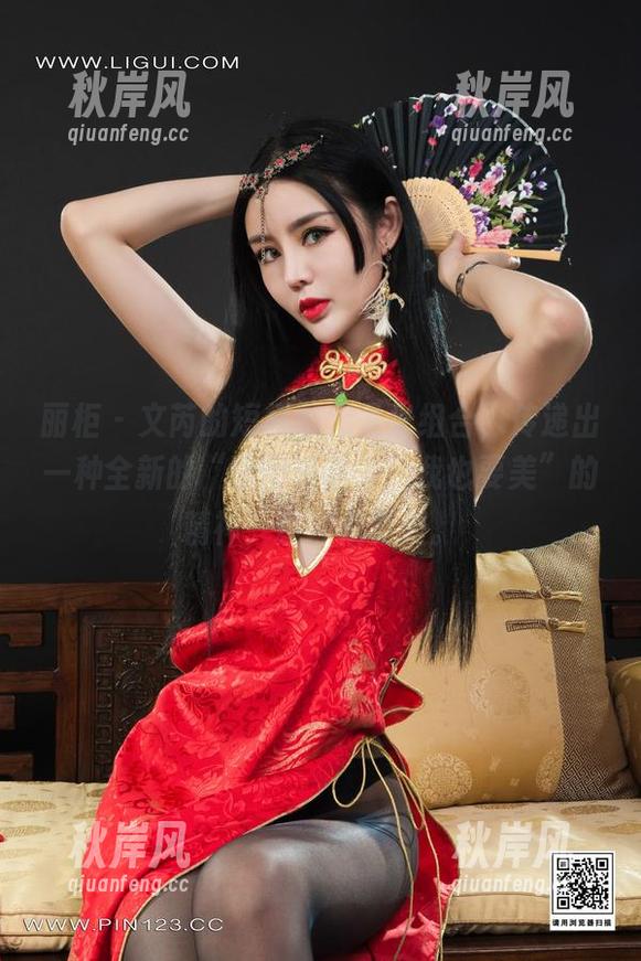 丽柜 - 文芮的短裙和无圣光组合，传递出一种全新的“即便是阴天，我也要美”的精神，这才是真爱。