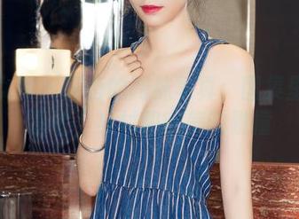 克拉女神 - 嘉萌的网袜写真：图集里的小冒险，身材和审美的碰撞