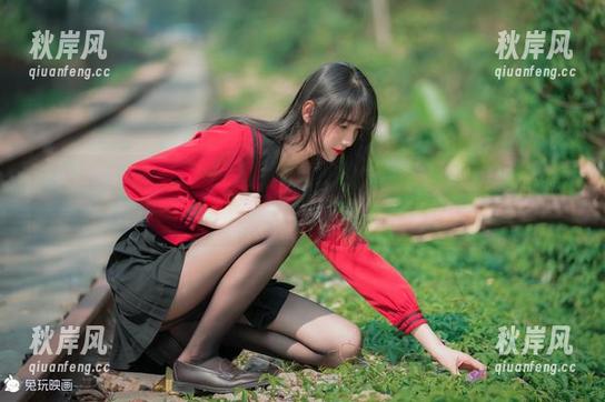 兔玩映画：黑丝在橘色沙发上，原图就是你想要的那种‘舒适’气氛！