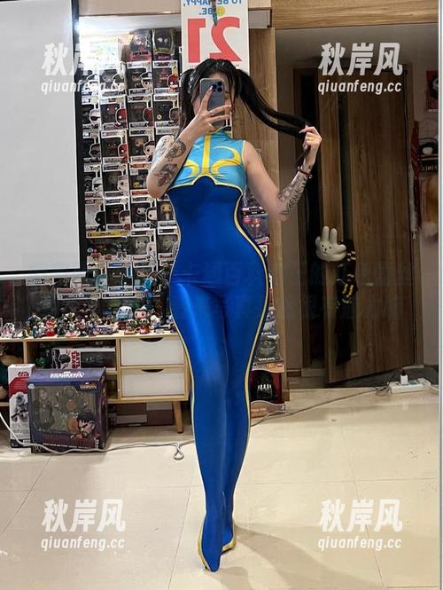 微密圈 - 着迷于卡通百科老王的红色蕾丝而忘了刷屏，看来写真果然很有魅力嘛