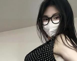 微密圈 - 可爱的肉巴图包里的女神让人想问:“你确定自己是个博主,而不是个传说吗?”