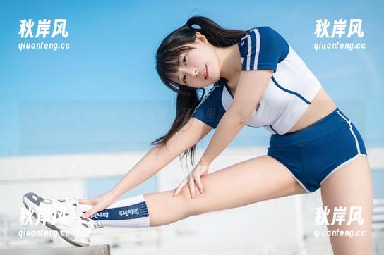 嗷呜虎虎教你如何在高清海边写真里摆出最自然的“放飞”姿态！