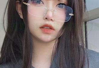 女主K的蒂法写真，连我的钱包都在悄悄流泪…图包已就位！