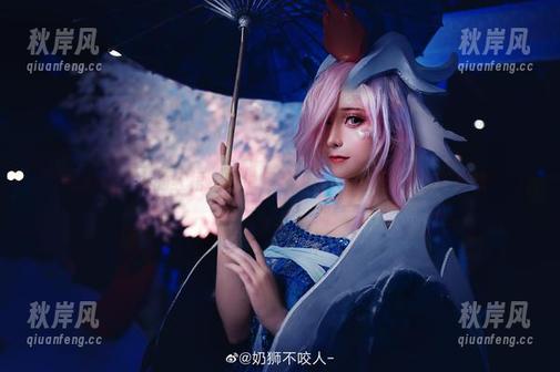 奶狮不咬人的红裙，听说是独家cos资源？太会搞事情!