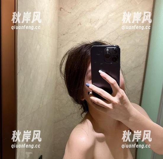 奶雯 微密圈 - 高清记录奶雯的红色战衣,这是分享你我之间的小趣味。
