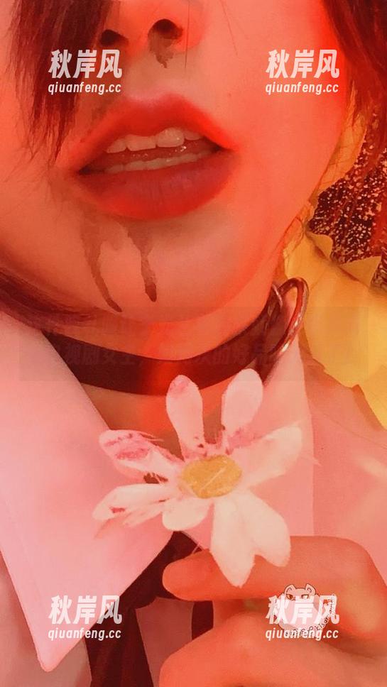 这件晚礼服让宁光兰看起来就像走错片场的电视剧女主，如月灰的好品味无疑了！