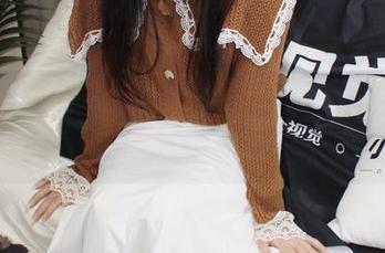 小众视觉 - 这红裙写真真让人想多存几份在网盘，思思姐果然有一套。