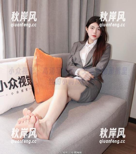 小众视觉 - 高清写真行：艾迪和他那裤里丝的小调皮！