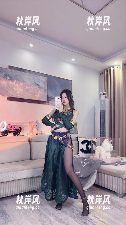 小小奶瓶儿的双马尾制服：图库中的老师和学生真有意思。