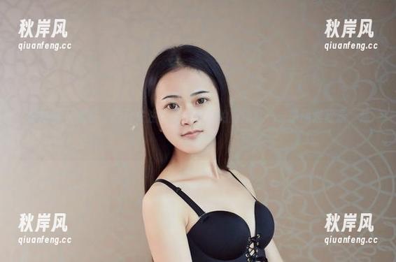 尤物馆 - 抱歉，我只关注baby贝贝的高跟鞋——原图是背景，焦点是她
