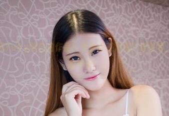 尤物馆 - 悦儿Yuky的自拍作品:专业还是滑稽?这答案,请看照片里的神情!