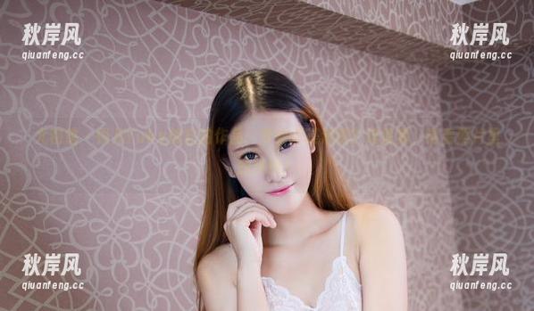尤物馆 - 悦儿Yuky的自拍作品：专业还是滑稽？这答案，请看照片里的神情！