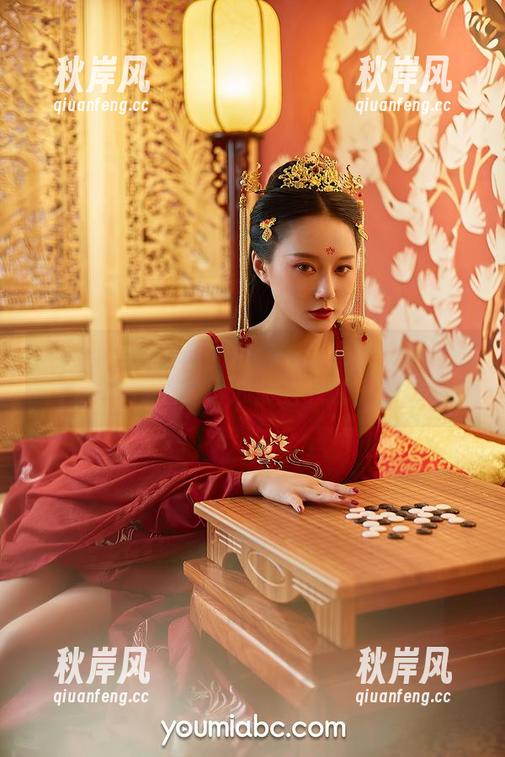 尤蜜荟 - 林茵茵图包：一位女仆娇羞得如樱花般绽放，小心你的心撞上花瓣哦
