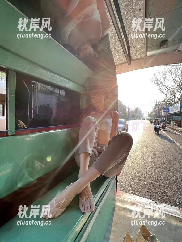 微密圈 - 就是阿朱啊带你在线乱入：这丝袜不能只给脚穿啊～写真带你飞！