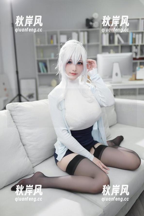 看！幼爱youmeko和樋口円香的无衬衫套图，真有种奇怪的潮流，看完让我直想去游泳！
