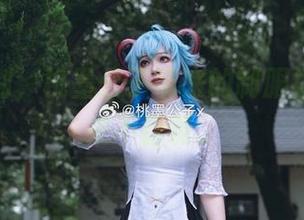 轻松一刻，桃墨公子带来的制服福利看起来不错啊。